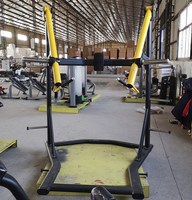 Precio de fábrica: Equipo de gimnasio comercial de acero para levantamiento de pesas con discos, para press de pecho de pie con seguridad