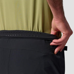 Pantalones cortos deportivos personalizados Pantalones cortos de motorista al aire libre para hombre con cintura ajustable Diseño cómodo para entrenar y correr - Product Image 2