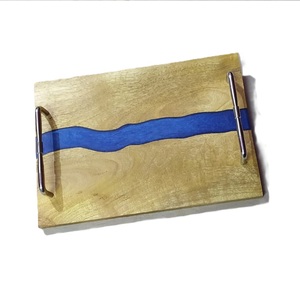 Tablero de charcutería de resina de madera personalizado para cocina y hotel de regalo de compromiso hecho a mano con forma cuadrada de alta calidad azul - Product Image 2