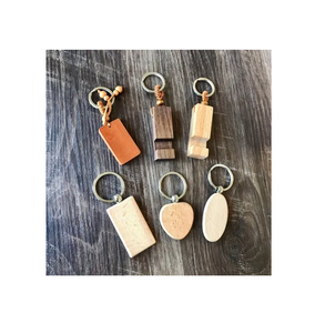 Llavero de madera Llaveros de madera de cerezo con marco de fotos para regalo de amantes y tamaño diferente personalizado - Product Image 1