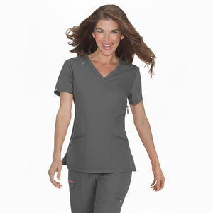 Combinaison médicale pour femmes conçue pour un confort constant et un mouvement fluide, soutenant les rôles actifs dans les domaines de la santé - Product Image 2