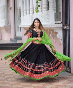 Nuevo diseñador Navratri Lehenga-Choli con Dupatta Set Material de rayón para adultos - Product Image 3