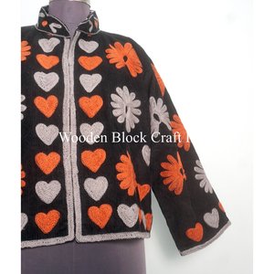 เสื้อแจ็คเก็ตบอมเบอร์ปักมือลายดอกไม้และหัวใจ สไตล์วินเทจ ทำจากผ้าฝ้าย 100% สำหรับร้านบูติก - Product Image 5