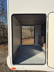 Autocaravana de Lujo de Calidad 4X4, Mini Caravana, Remolque RV para 4-6 Personas, 15 pies, Todoterreno de Lujo con Ducha, Inodoro, Cocina y Dos Dormitorios - Product Image 4