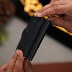 Non. Portefeuille de luxe à trois volets en cuir de vachette bleu bordeaux avec fonction RFID, en cuir véritable d'alligator et nylon ouvert pour le rangement de billets - Product Image 6