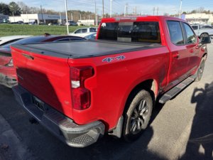 Chevrolet Silverado 1500 4WD Crew Cab 147 LT d'occasion propre, modèle 2020 - Product Image 5