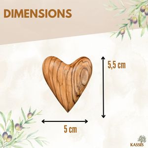 Pierre de méditation personnalisée en bois d'olivier en forme de cœur avec gravure, fabriquée à la main à Bethléem, taille 5,5 cm - Product Image 3