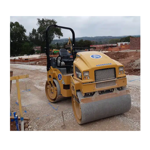 Compactadora de Rodillos de Doble Tambor Caterpillar CB2.7 Usada - Motor de 30HP, Sistema Totalmente Hidráulico, Venta al Por Mayor - Product Image 5