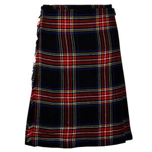 Kilt écossais traditionnel en tartan noir Stewart avec un tablier à devant plat et un dos plissé 2026 - Product Image 3