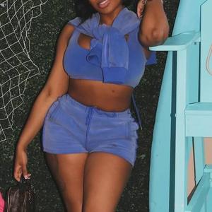 Haut court à capuche zippé pour femmes de couleur bleue personnalisée, tenue courte, vêtements de sport en coton longs pour les tailles plus, ensemble 2 pièces d'hiver - Product Image 3