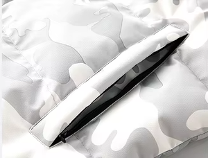 Chaqueta acolchada de invierno con capucha blanca Lona impermeable Estilo formal OEM Logotipo personalizado Pedidos al por mayor - Product Image 2