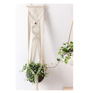 Porte-plante en macramé tissé à la main avec des boucles et des nœuds durables, adapté aux décorations suspendues intérieures et extérieures - Product Image 3