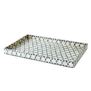Bandeja Rectangular Hecha a Mano para Servir, Bandeja Decorativa de Lujo con Incrustaciones de Concha de Nácar y Capiz Brillante - Product Image 1
