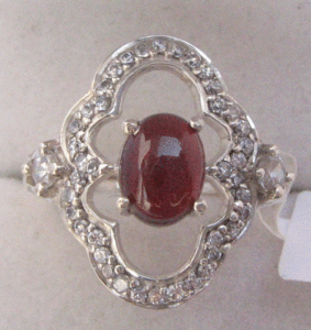 Anillo Romántico de Oro Blanco con Granate Tallado y Circonita Claridad VS, Chapado en Rodio, Joyería Fina para Uso Diario - Product Image 1