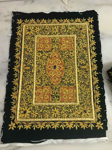 Tapis de bijou Zari traditionnel fait à la main Un chef-d 'œuvre d'art avec des pierres semi-précieuses pour des espaces élégants et sophistiqués - Product Image 2