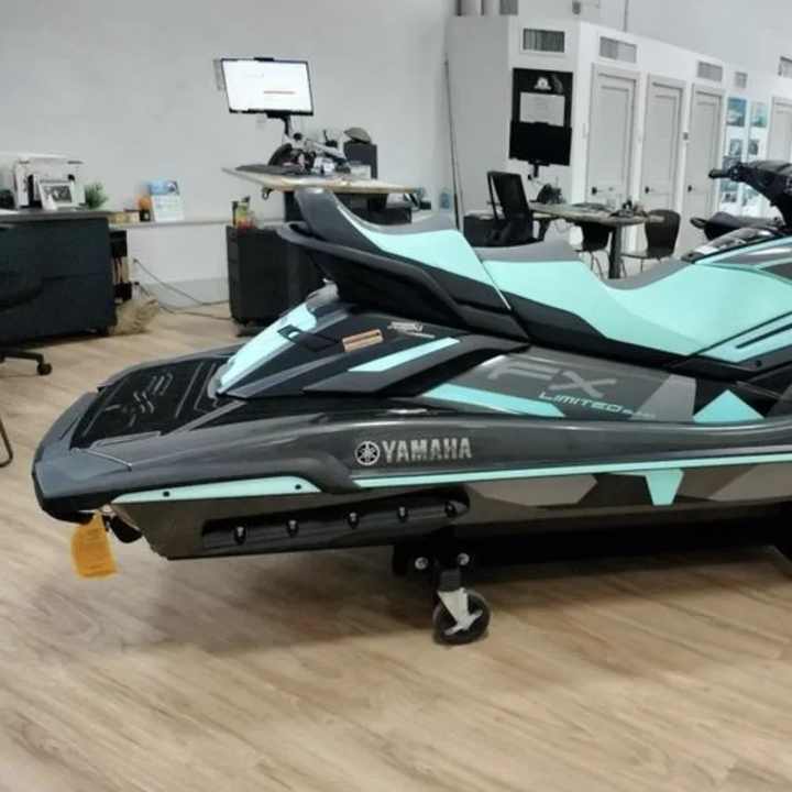 Good Quality Wholesale Fast Speed 3 Seats Water Sports Entertainment 1300CC Jetski 4-stroke 63kw 3.2m Racing Motor Boat
