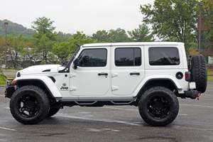 รถจี๊ปแรงเลอร์ อันลิมิเต็ด สปอร์ต 4x4 ปี 2023 เครื่องยนต์ 6.4 ลิตร Hemi V8 รุ่น SoFlo - Product Image 3