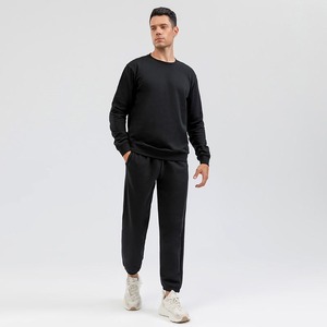 39. Chándal informal para hombres con top de manga larga y joggers para correr, sesiones de entrenamiento y comodidad en el gimnasio - Product Image 2