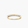 Anillo de media eternidad con diamantes baguette en oro amarillo, blanco o platino de 14k, chapado en rodio, con incrustaciones de piedras talladas. - Product Image 5