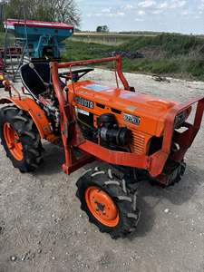 Tractor Agrícola Compacto Diésel Kubota B700 de Calidad de Exportación con PTO, Pocas Horas de Uso y Envío Mundial - Product Image 1