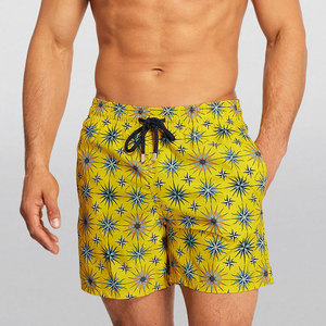 Shorts de Baño para Hombre, de Lona, Impermeables, Transpirables, Ecológicos, Resistentes al Viento, con Estampado de Estrella de Brújula Náutica en Amarillo Vibrante, Protección Solar UPF 50 Plus - Product Image 2