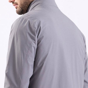 Servicio OEM, Chaquetas Personalizadas para Hombre, de Lona Lisa Teñida, con Cuello Alto y Logotipo Frontal, Modernas y Elegantes - Product Image 4
