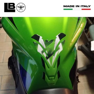 Adesivi Protettivi 3D Verdi per Serbatoio Compatibili con Kawasaki Z750 Z1000 - Prodotto Premium per Copertura Serbatoio - Product Image 3