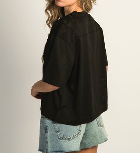 T-shirt court élégant et ajusté personnalisé pour femmes conçu en tissu de coton doux, respirant et léger parfait pour les tenues décontractées - Product Image 6
