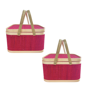 PRODUIT CHAUD Créez un PANIER CADEAU d'hiver confortable rempli de guimauves au cacao chaud et d'une couverture chaude pour les nuits fraîches - Product Image 1