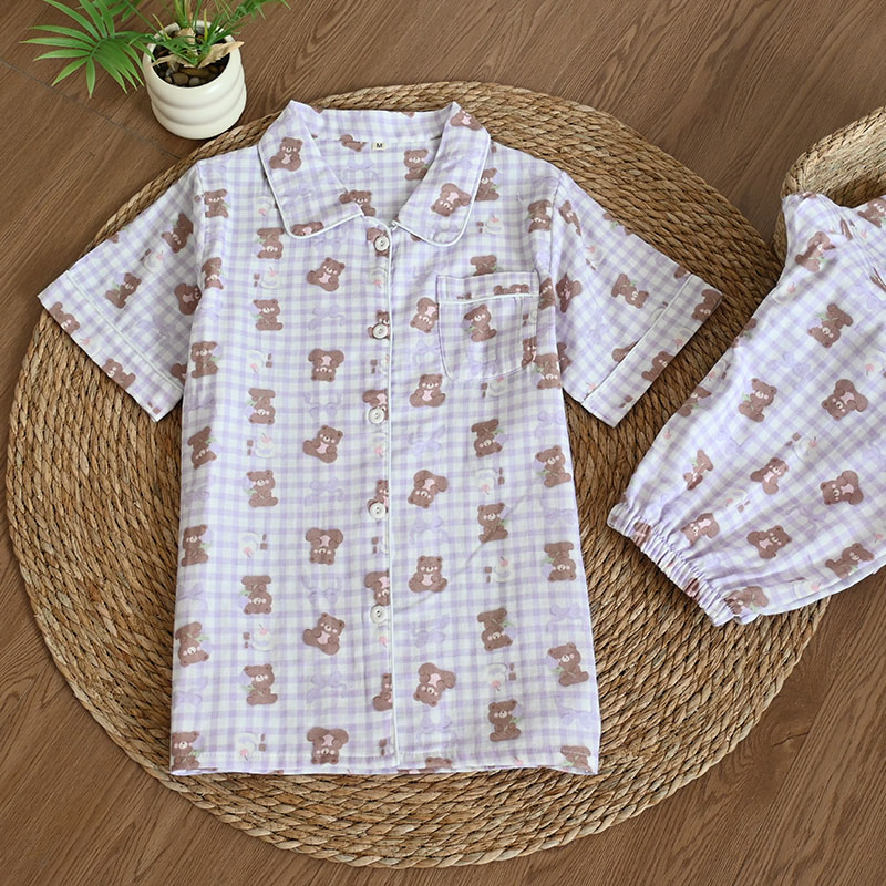 Diseño de oso a cuadros morados