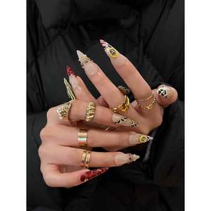 Imperial Relic Press on Nail: Elegante accessorio per nail art - Product Image 4