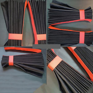 Rideaux de Luxe pour Pare-Brise de Camion Noir et Rouge - Product Image 1