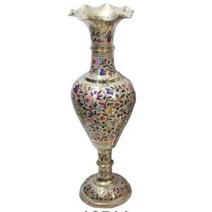 Florero de metal de aluminio de colores altamente brillantes Calidad estándar con estilo de diseño costero para uso en la mesa o el piso - Product Image 1