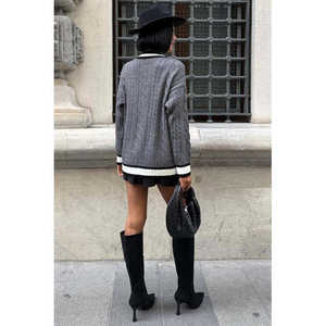 Cárdigan de Punto Trenzado Otoñal con Patrón de Trenzas 5183 - Product Image 3