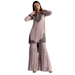 Conjunto de Kurta con cuentas de Chinon Beige con Ombre Dupatta para recepción festiva de fiesta de boda y celebraciones culturales personalizadas - Product Image 2