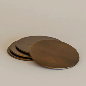 Elegante Juego de Posavasos Redondos de Metal Bronce para Decoración Minimalista del Hogar y Protección Estilosa de la Mesa - Product Image 1