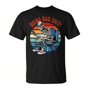 T-shirt con stampa scheletro 'Doing Dad Sht' dal design unico e divertente per il bagno, da appendere sopra la porta. - Product Image 2