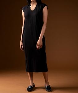 Vestido midi negro sin mangas con cuello en V, de punto de algodón, casual, holgado, con dobladillo recto, cintura natural, para todas las estaciones, color liso, con botones. - Product Image 1