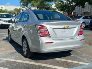 Usado 2017 Chevrolet Sonic LS - Product Image 2