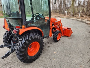 Tracteur Kubota B3350 HSDC haute performance avec chargeur frontal et accessoires souffleuse à neige, 2 roues motrices, 4 roues motrices, tracteur utilitaire agricole - Product Image 4