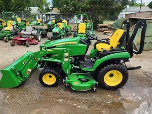 Tracteur John Deere 2025R 4x4, tondeuse utilitaire avec chargeur frontal E-Hydro 4 roues motrices, maintenant disponible à la vente - Product Image 4