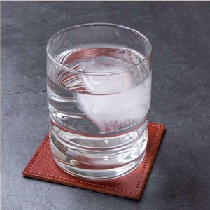 Sous-verres en cuir pour boissons Lot de six avec support pour la protection de la table Décoration de maison luxueuse faite à la main et cadeau de pendaison de crémaillère - Product Image 3