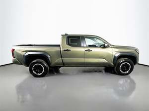 Sharp Green 2024 pour Tacoma TRD Off-Road Double Cab 4WD Volant à Gauche Sièges en Tissu Intérieur Léger Démarrage à Distance Pack TRD - Product Image 3
