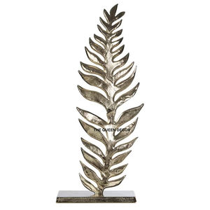 Centre de table festif intemporel en métal, sculpture de luxe avec des feuilles détaillées, décoration d'intérieur design pour Noël - Product Image 1