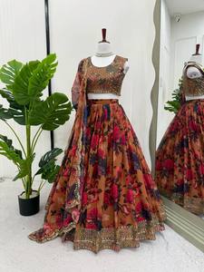 Lehenga con Estampado Floral Color Ñostrillo con Blusa y Dupatta con Trabajo de Espejo, Diseño Festivo y de Boda para Mujer - Product Image 4