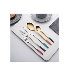 Juego de cubiertos de latón con mango recubierto de rojo cómodo Cuchara de cubiertos de acero espejado de alta calidad a un costo de durabilidad - Product Image 4