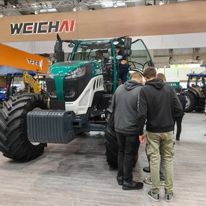 Lovol รถแทรกเตอร์1204 4WD 120HP เครื่องยนต์รถแทรกเตอร์สำหรับการเกษตรในฟาร์ม - Product Image 5