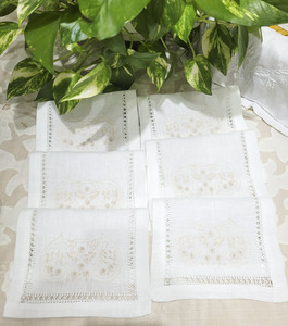 Venta al por mayor personalizada 100% Lino Hemstitch Bebidas Servilletas Doblar Bordado Cóctel Servilletas Tamaño 6x9 para el hogar Hotel Bar Eventos - Product Image 3