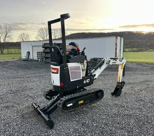 Mini-excavatrice Hitachi, moteur 22 tonnes, poids opérationnel 0,4 m³ de capacité de la benne, puissance 10-25 kW, composants essentiels à vendre - Product Image 2