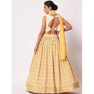 Exquisito Lehenga Choli de Seda Artística Bordado con Lentejuelas Amarillas, Elegantes Vestidos de Noche para Mujer - Product Image 1